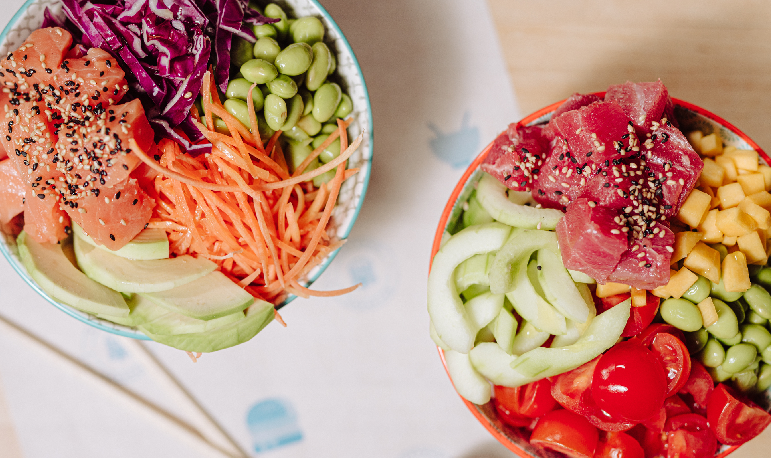 Bowl colorata con salmone