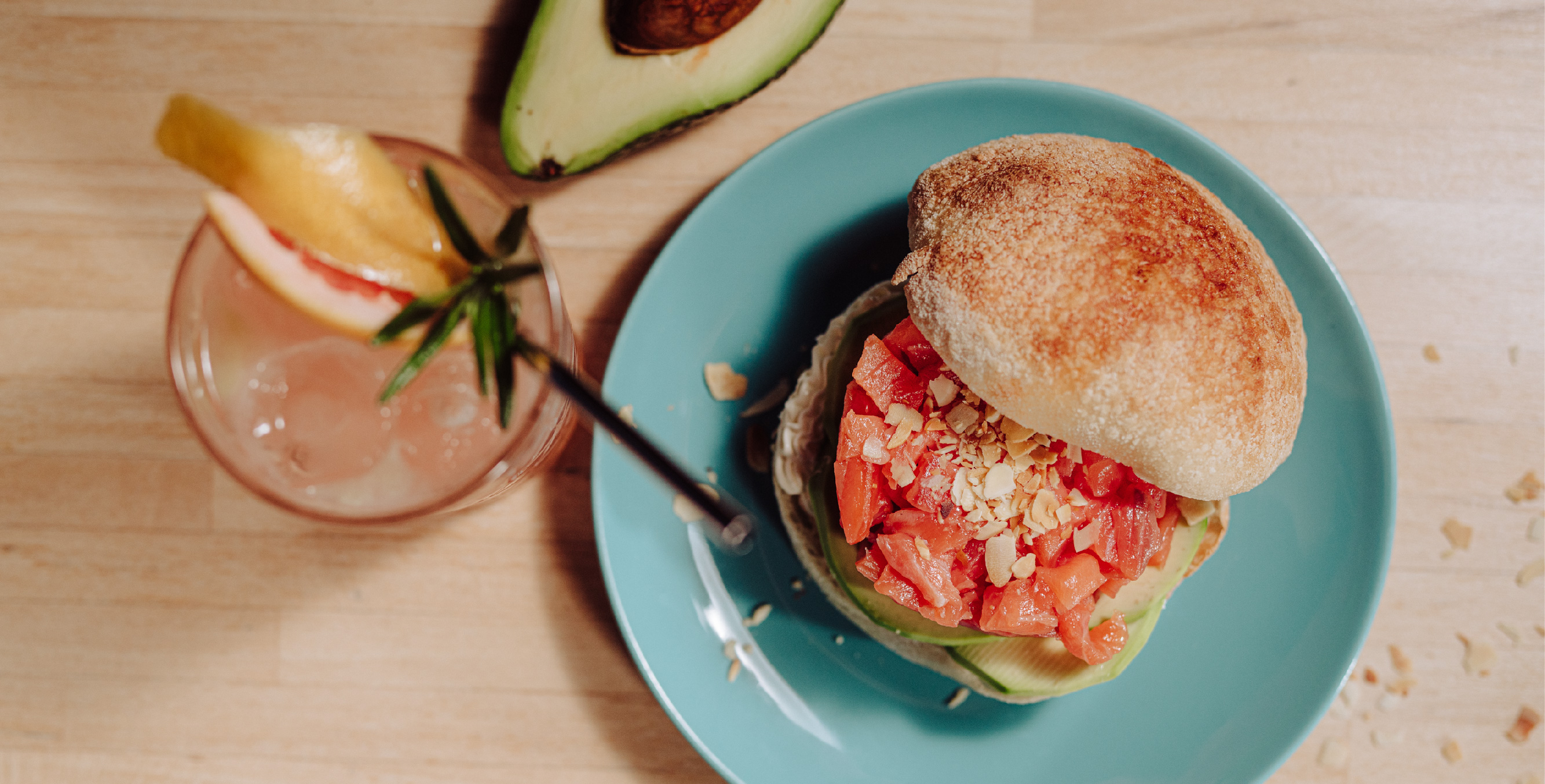 Bowl gourmet con avocado